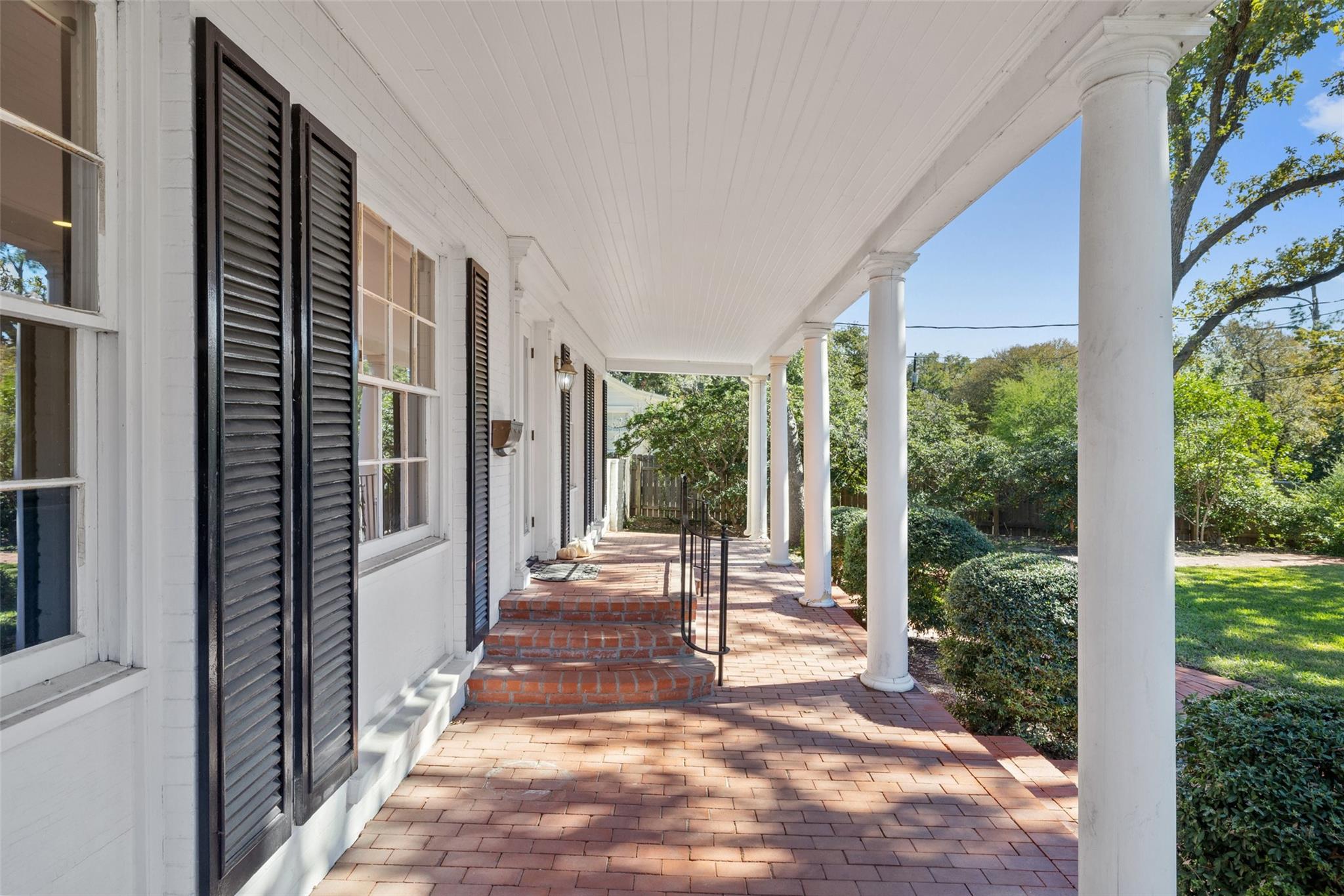 2612 Bridle Path Property Photo 4