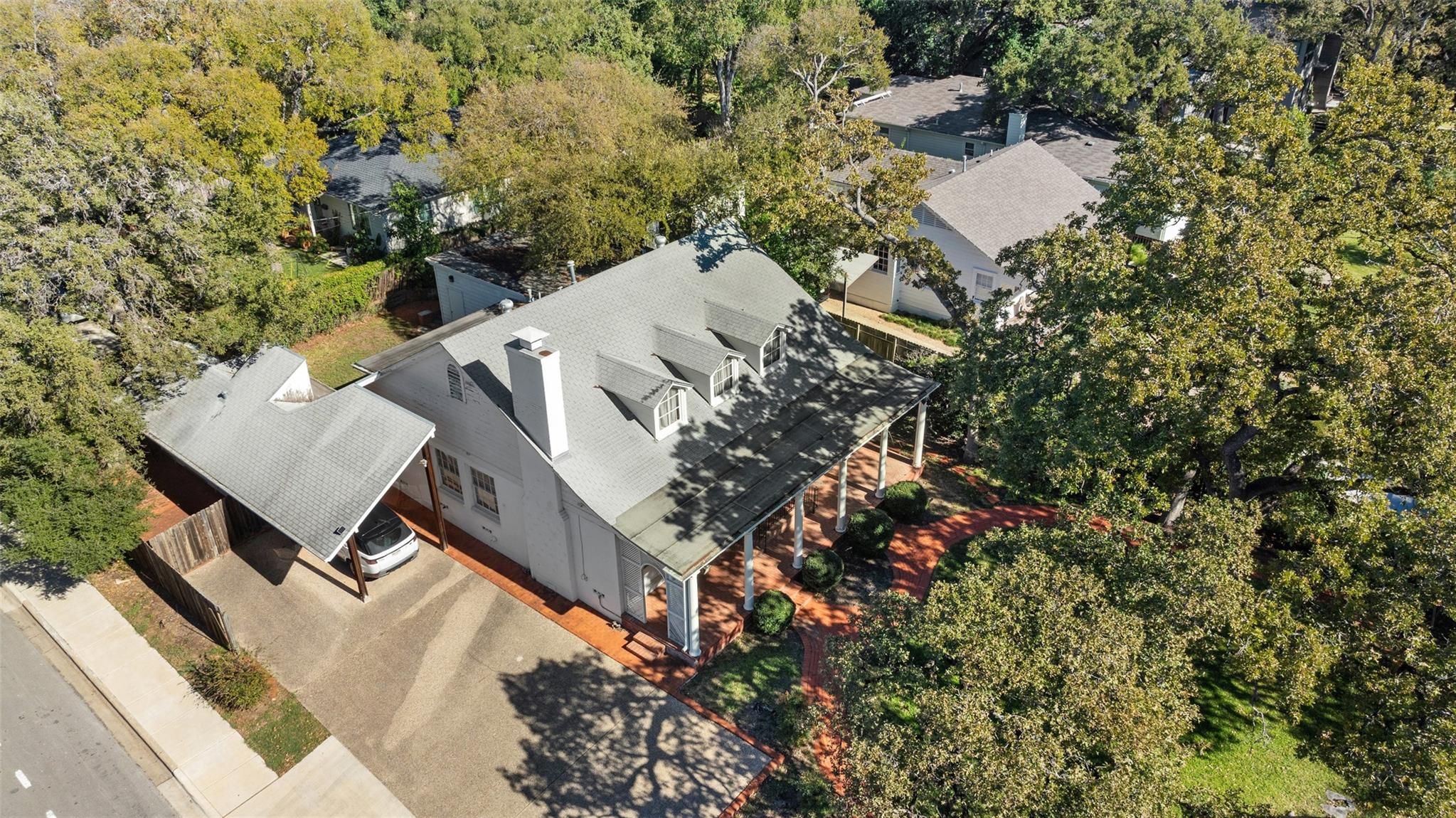 2612 Bridle Path Property Photo 39
