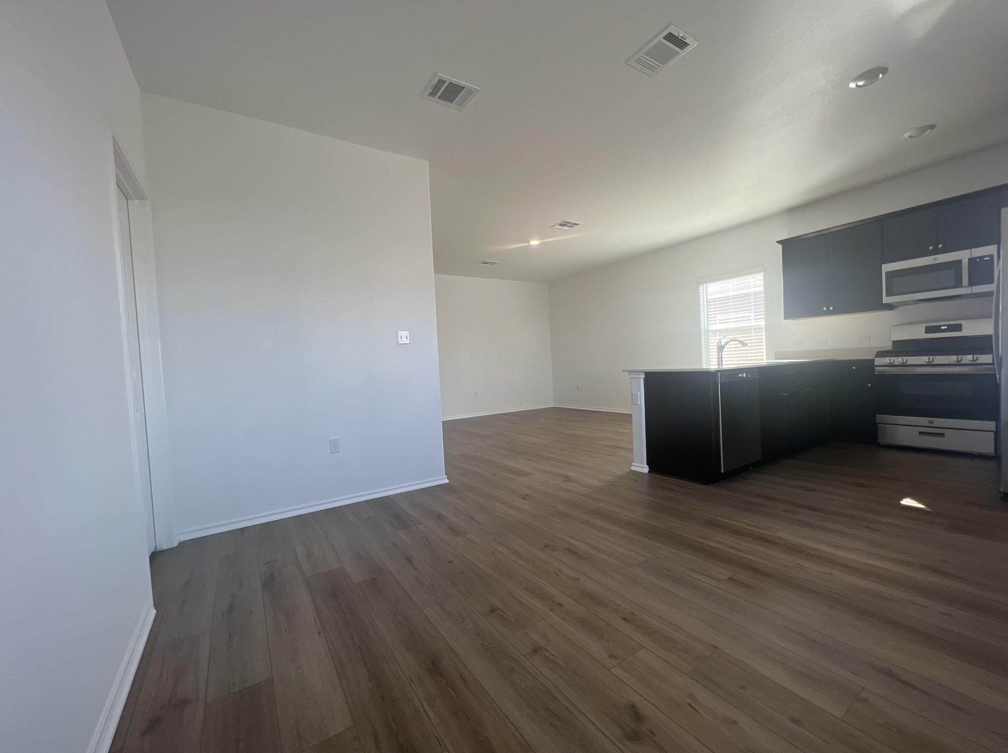13721 Menard Way Property Photo 4