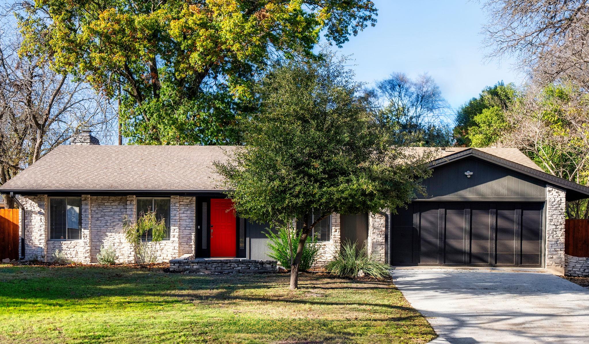 6822 Willamette Dr Property Photo 1