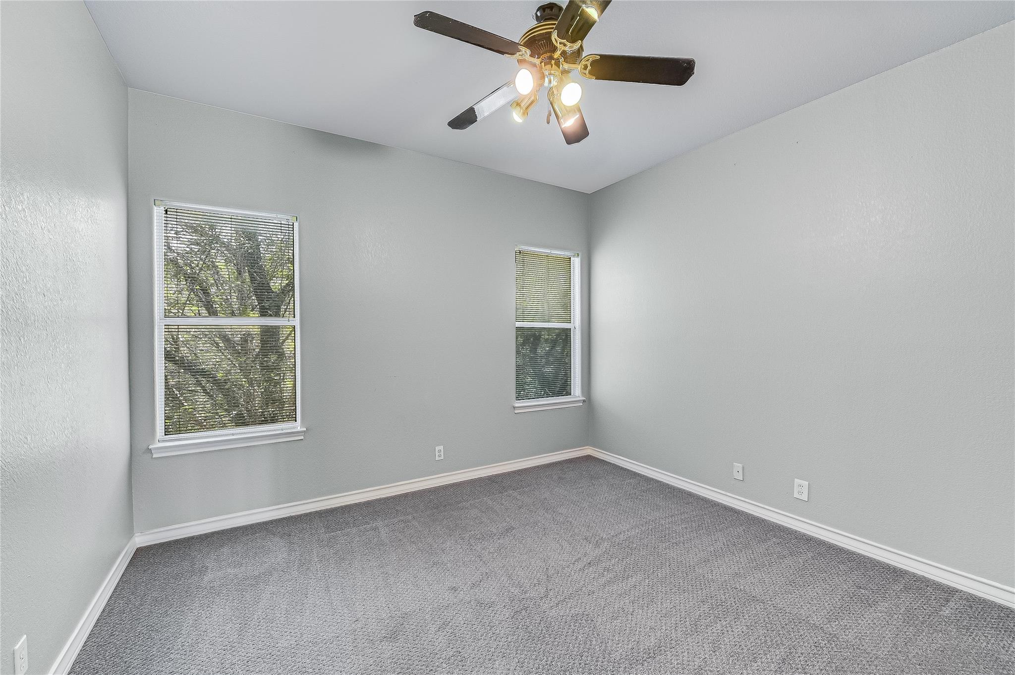 214 Hazeltine Dr Property Photo 14