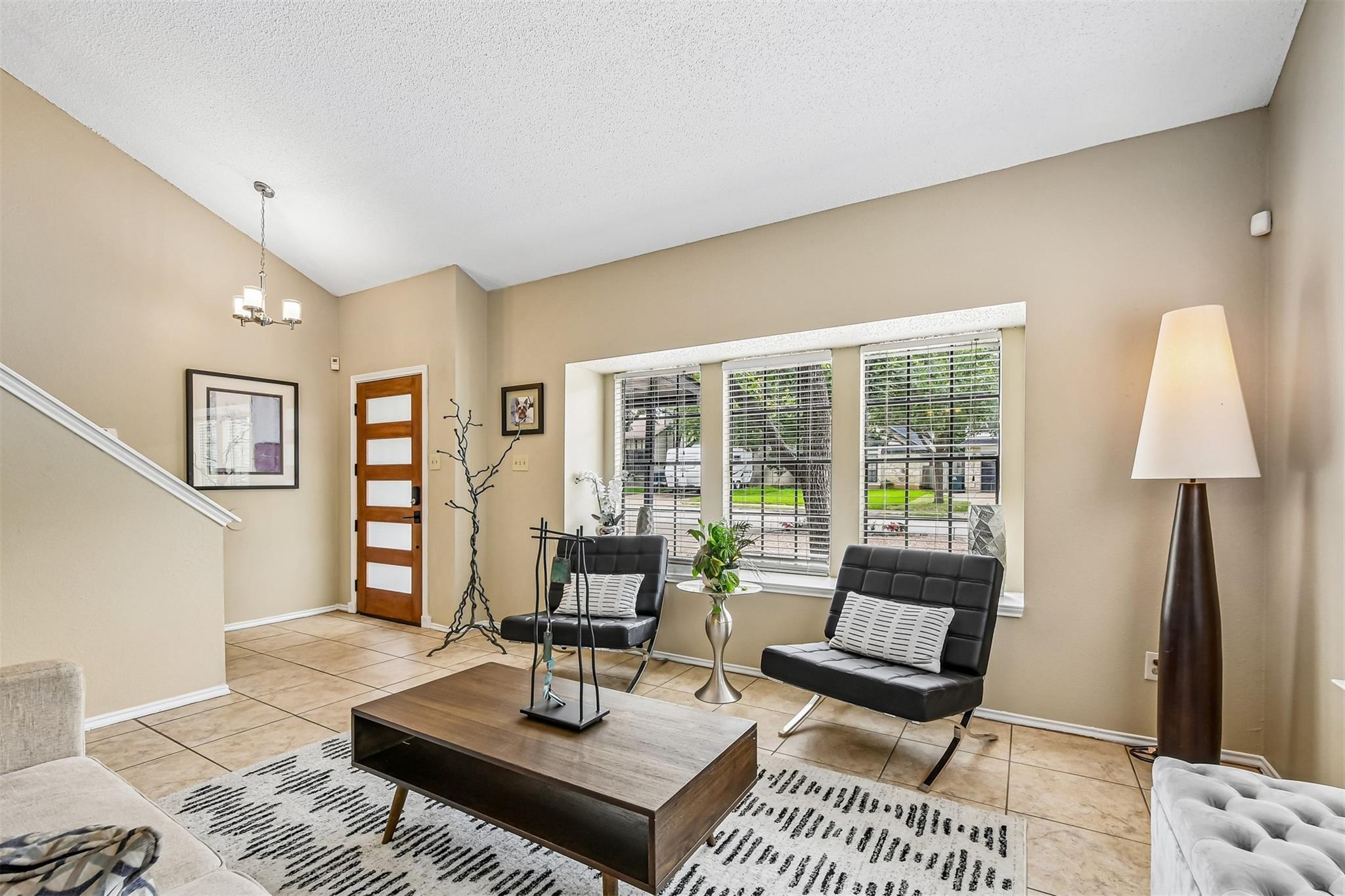 13109 Sinton Ln Property Photo 4