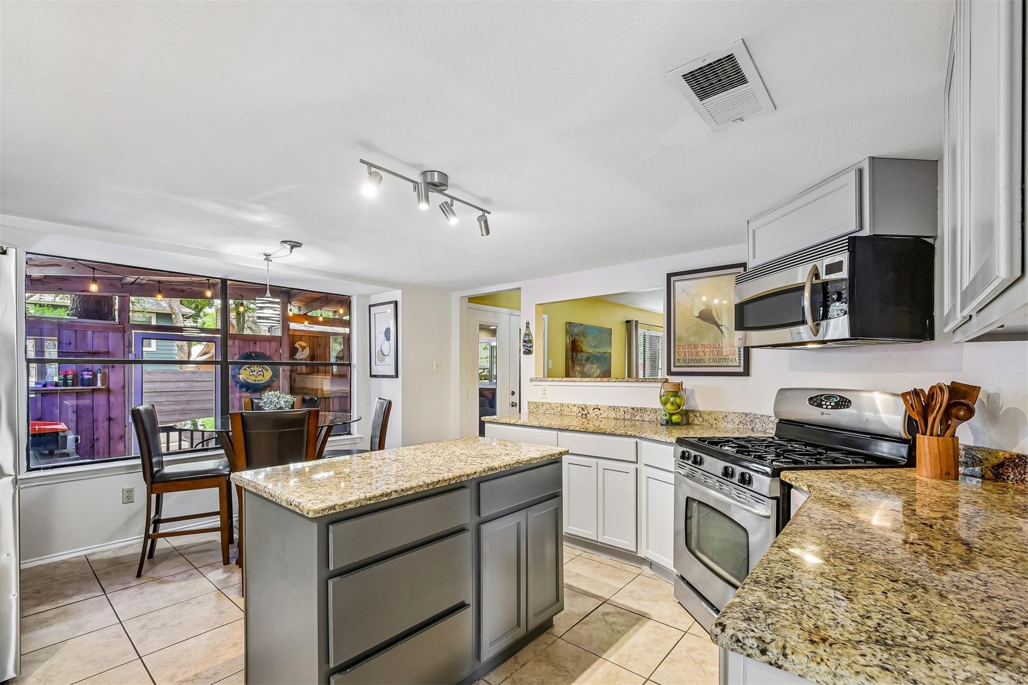 13109 Sinton Ln Property Photo 8