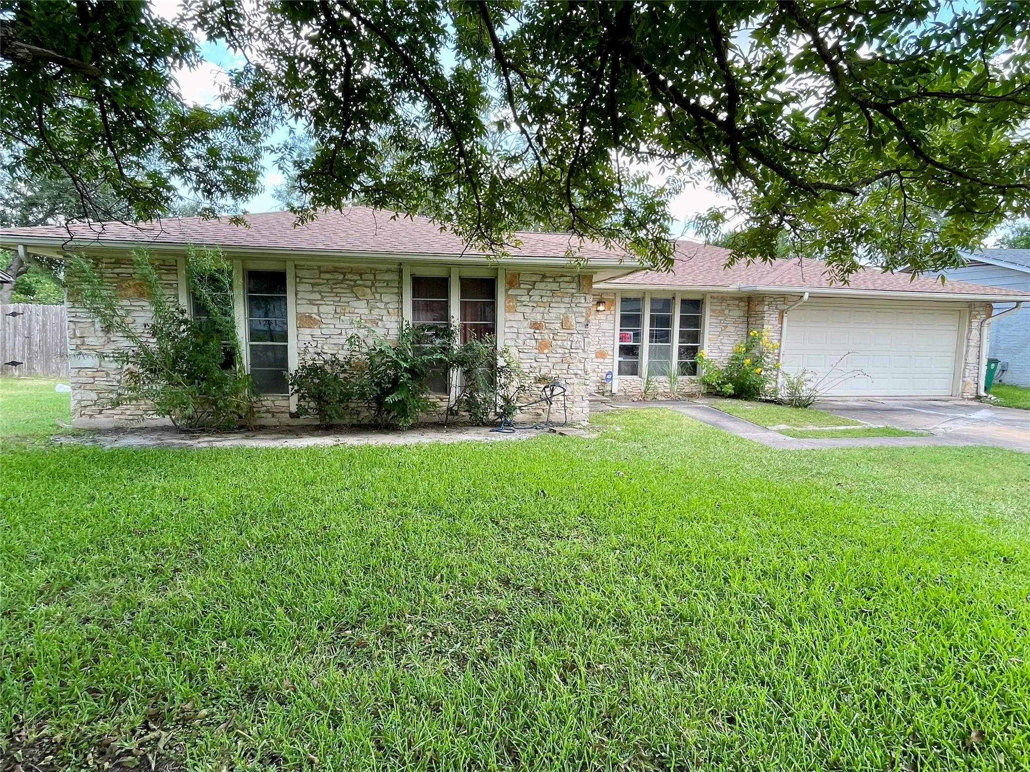 3101 Val Dr Property Photo 1