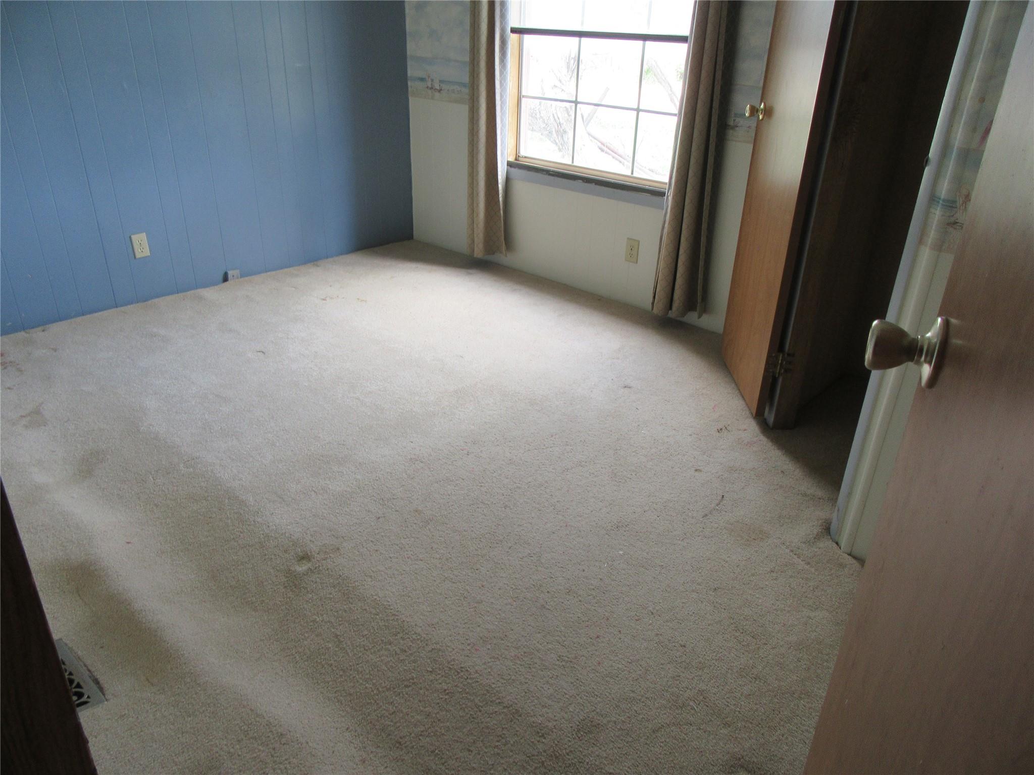 808 E 7th St Property Photo 9