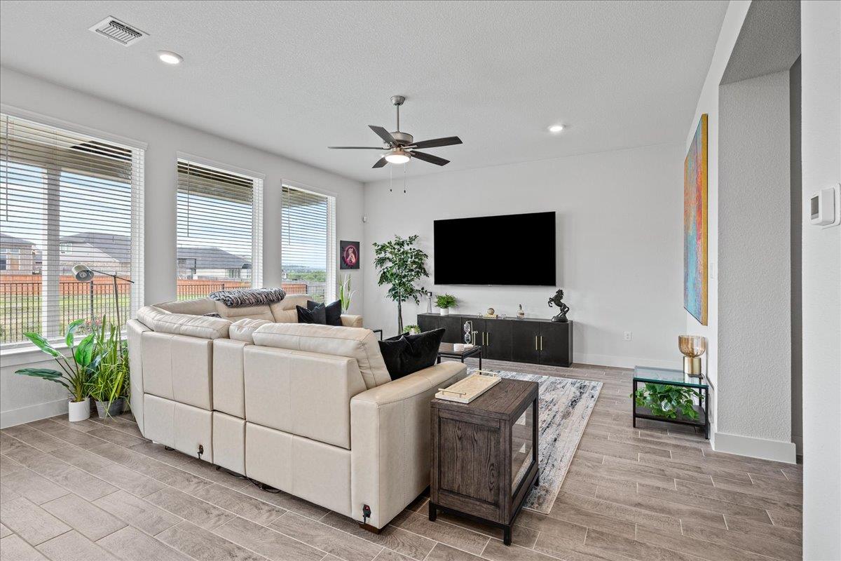 476 Wild Pecan Loop Property Photo 7