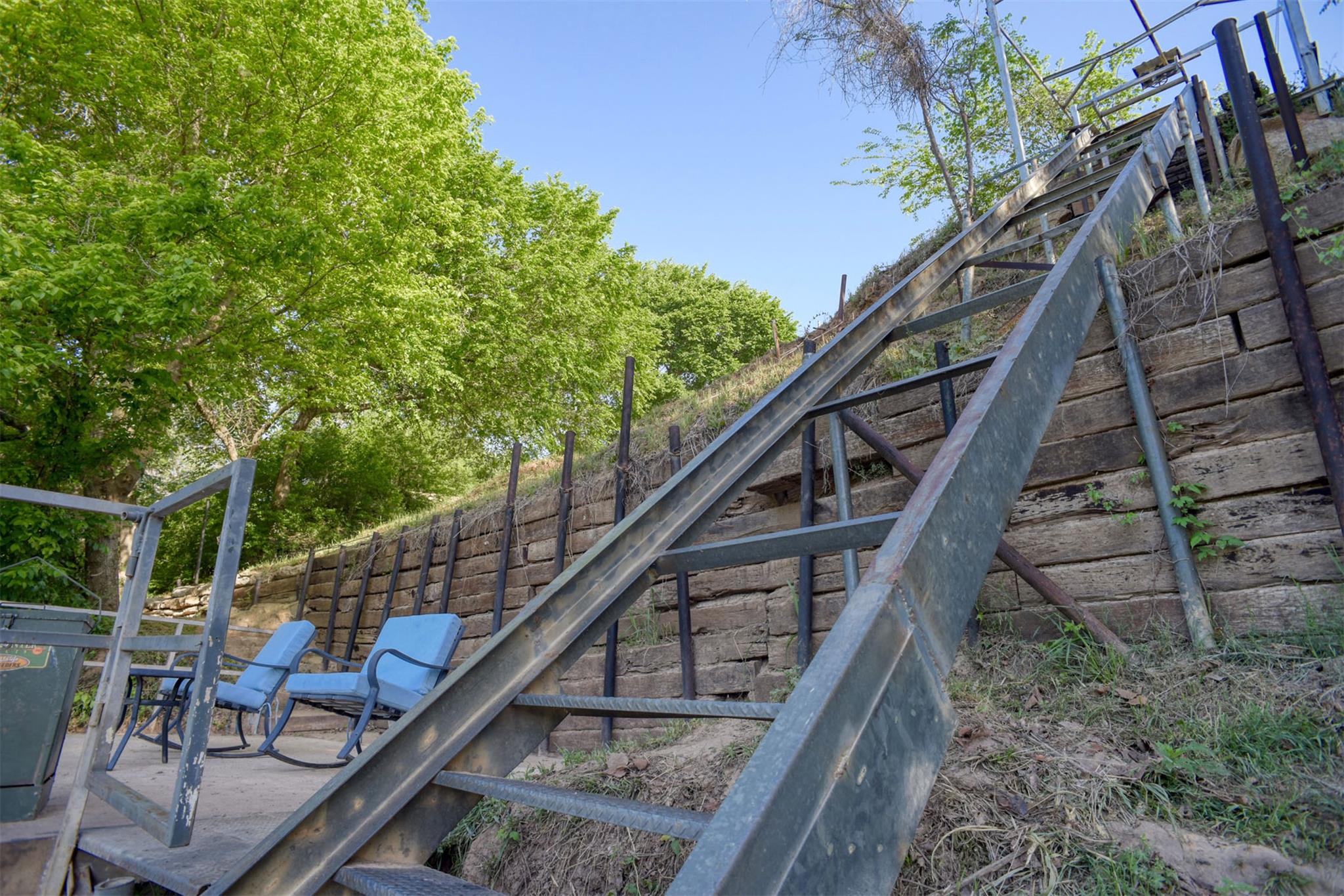 678 Ponderosa Rd Property Photo 4