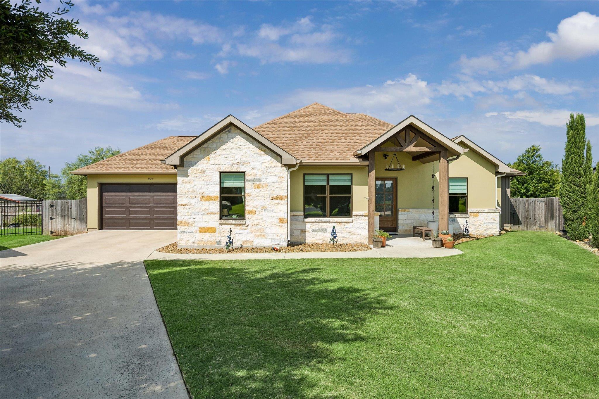 906 Canyon Oak Cir Property Photo 1