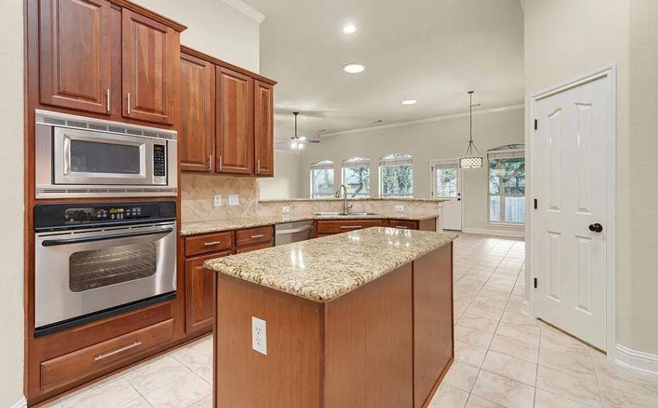 11405 Larue Belle Ln Property Photo 5