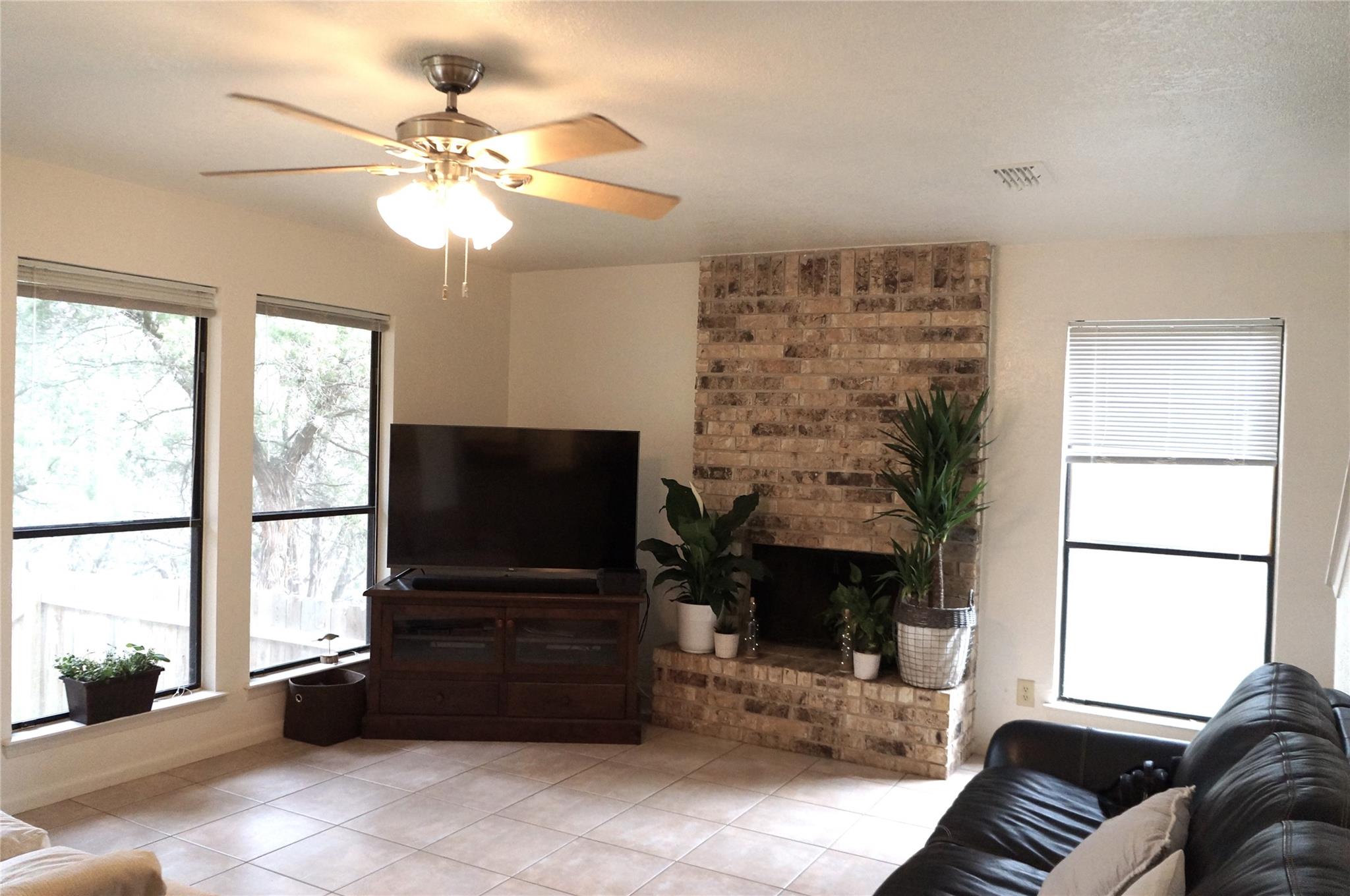 4904 Smokey Vly #b Property Photo 3