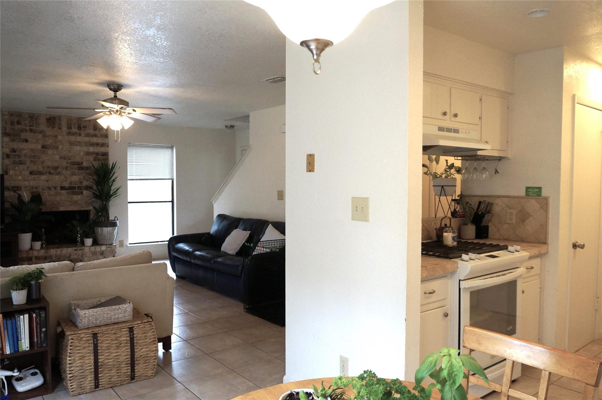 4904 Smokey Vly #b Property Photo 5