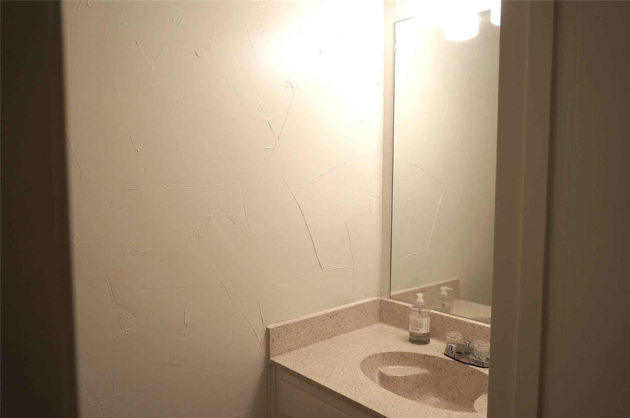 4904 Smokey Vly #b Property Photo 7