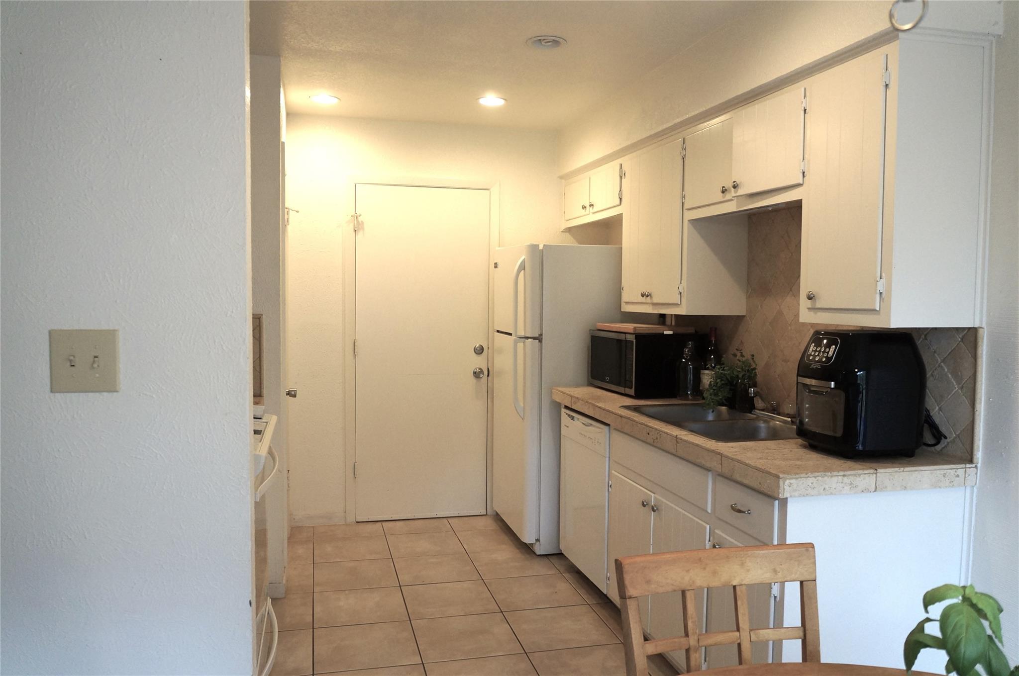 4904 Smokey Vly #b Property Photo 9