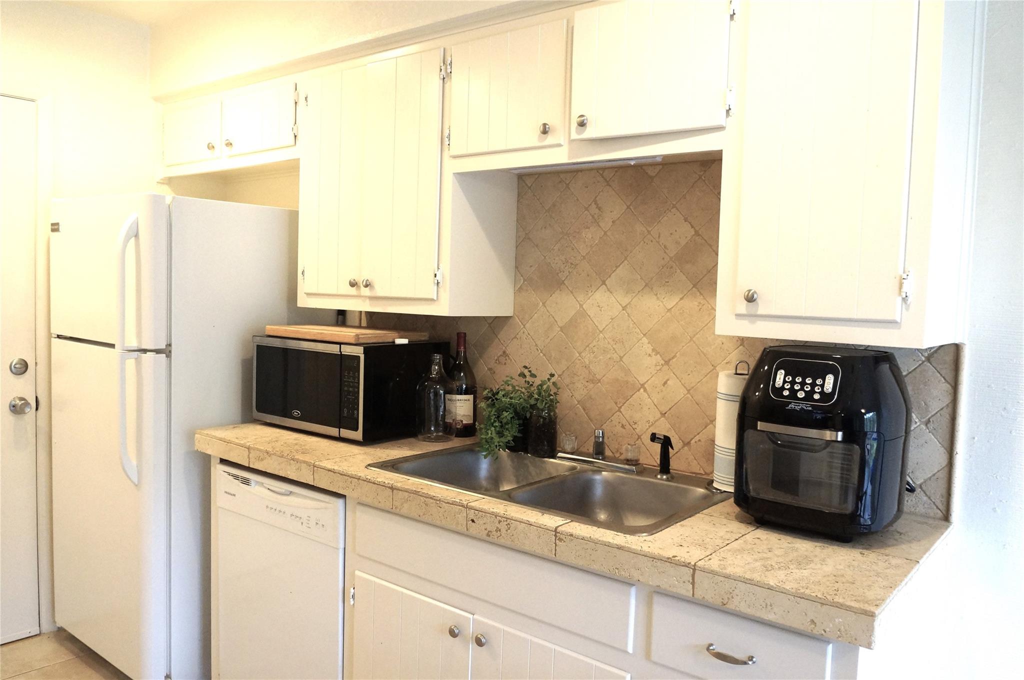 4904 Smokey Vly #b Property Photo 10