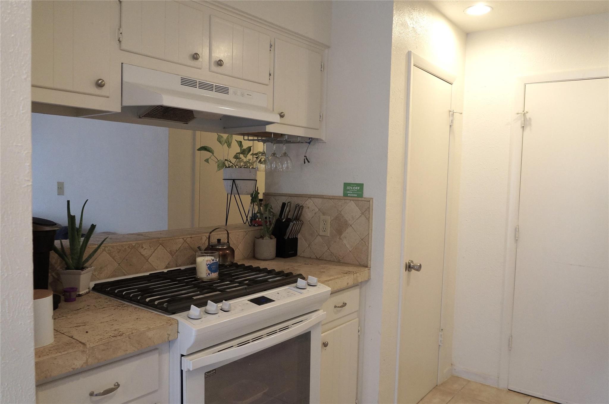 4904 Smokey Vly #b Property Photo 11