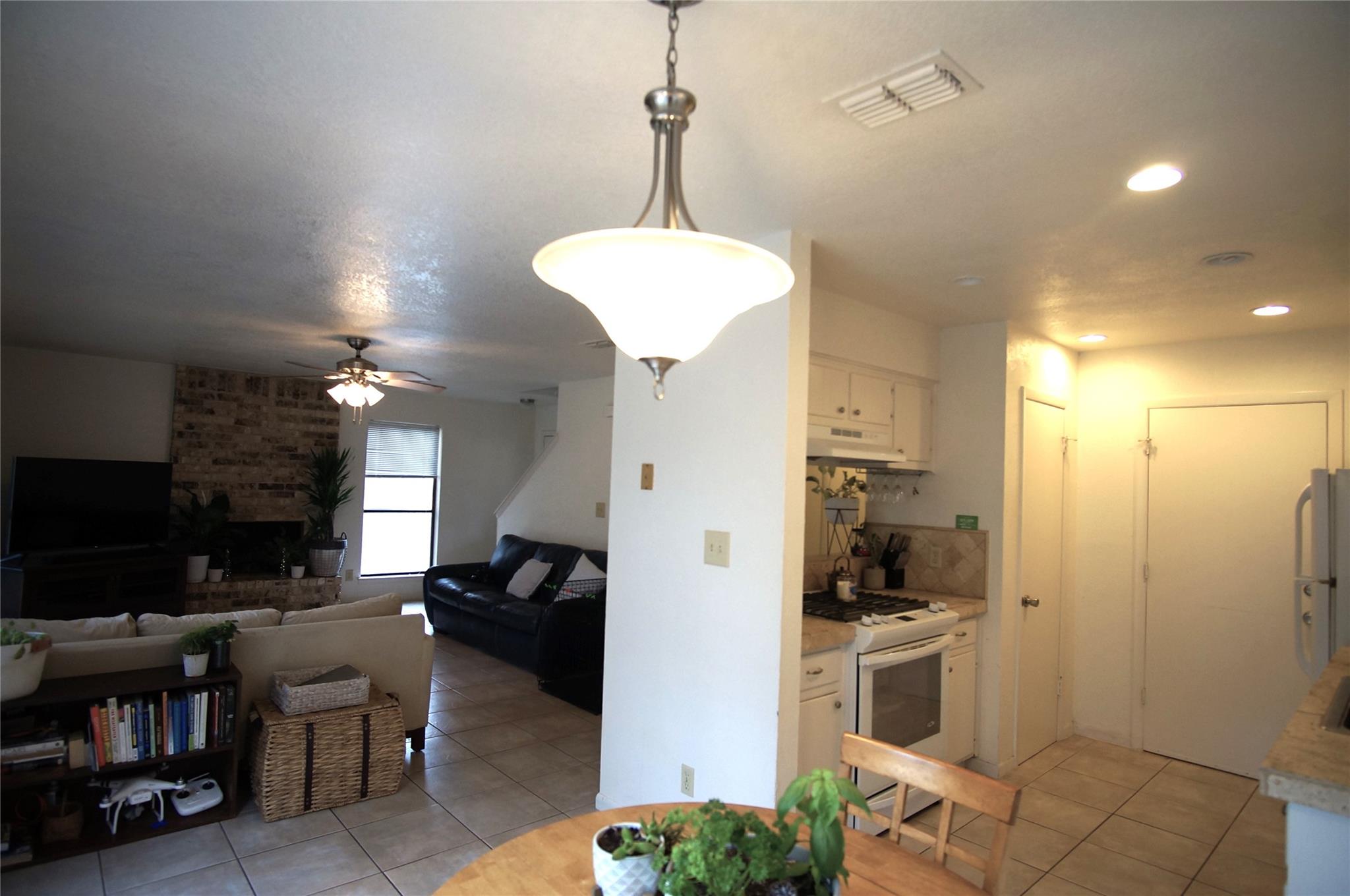 4904 Smokey Vly #b Property Photo 17