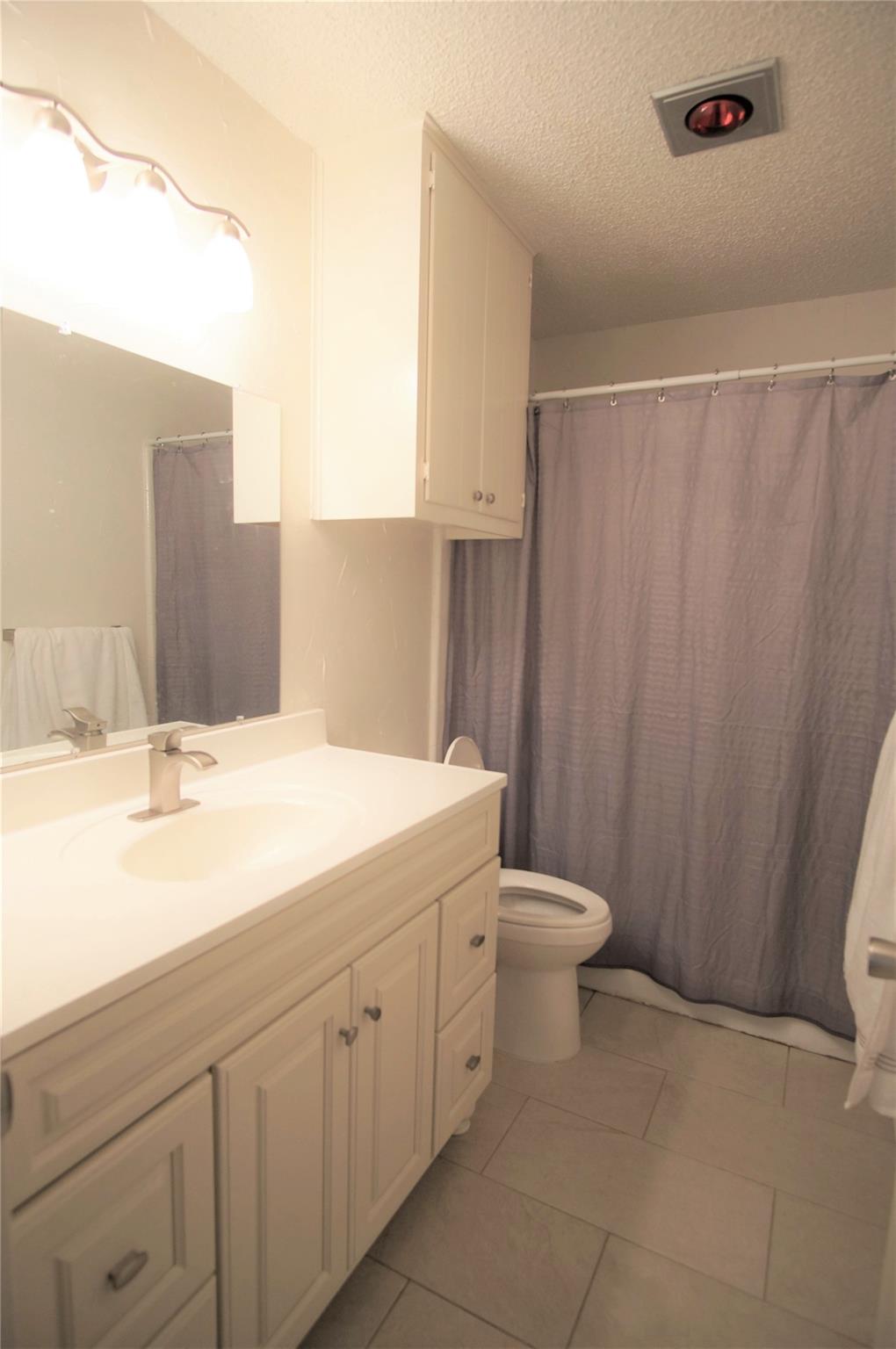 4904 Smokey Vly #b Property Photo 19