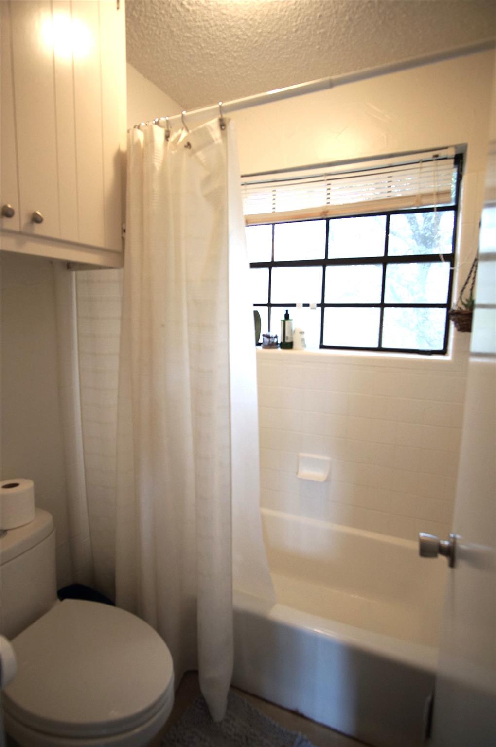 4904 Smokey Vly #b Property Photo 29