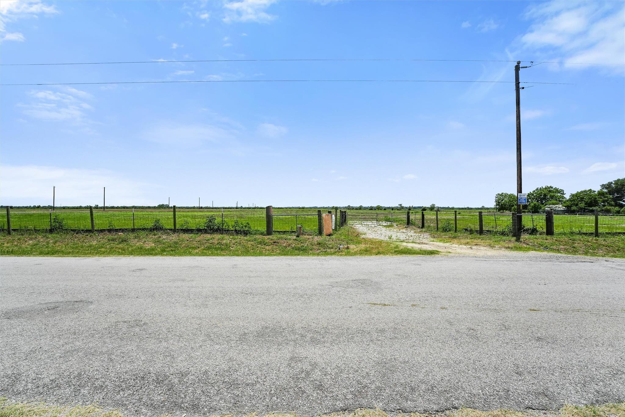 365 Lisa Mae Rd Property Photo 1