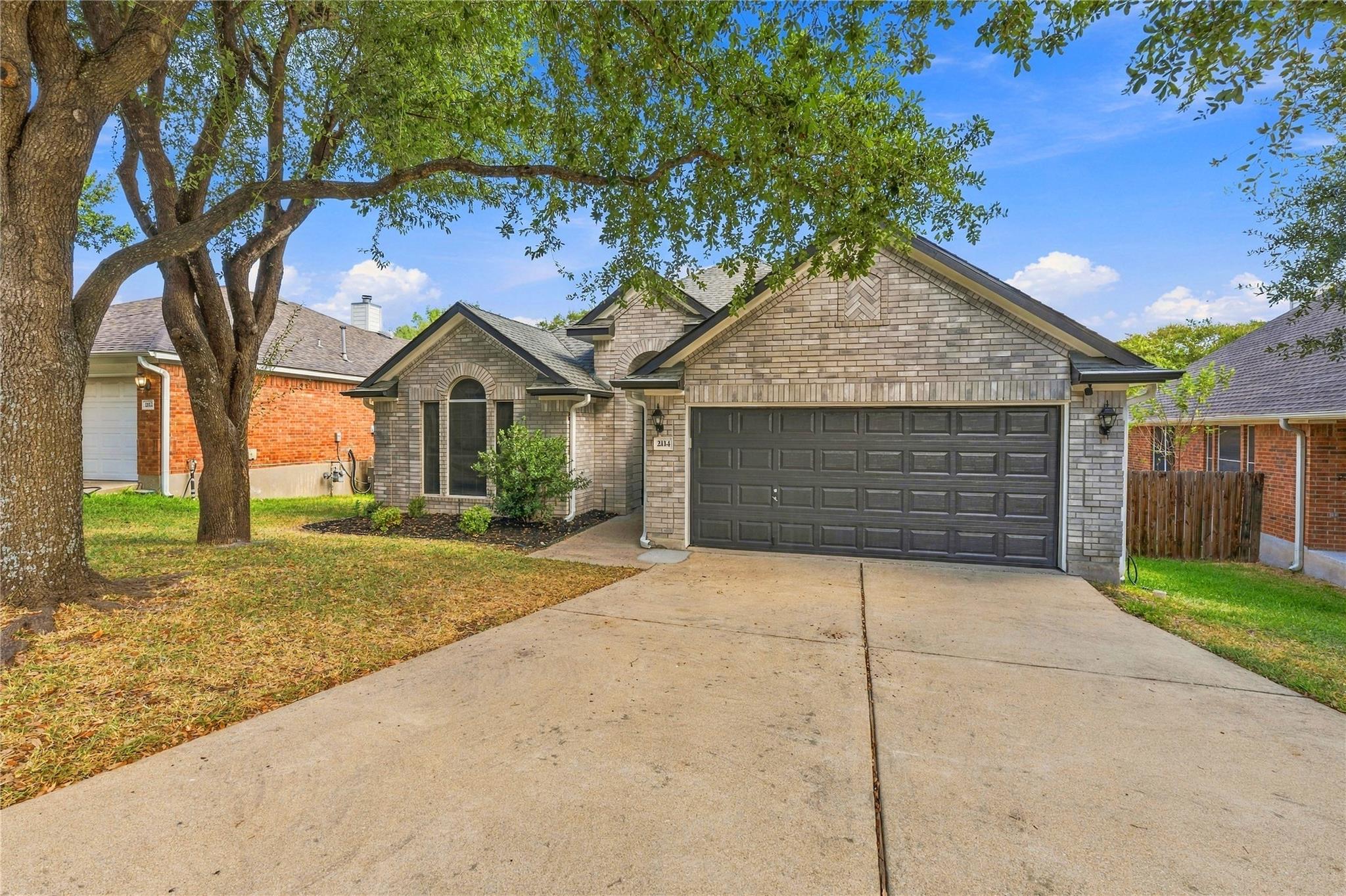 2114 Faldo Ln Property Photo 1