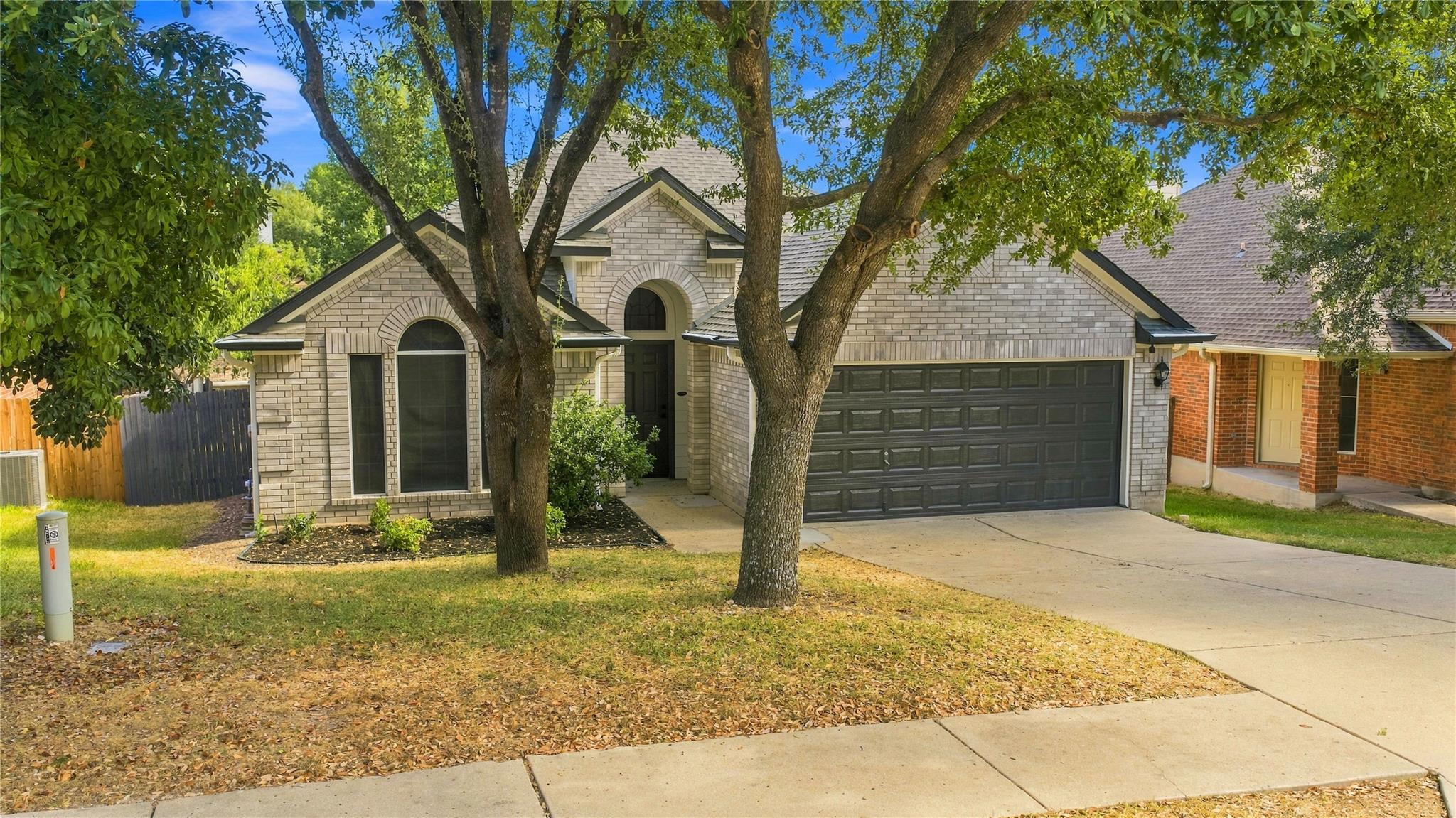 2114 Faldo Ln Property Photo 3