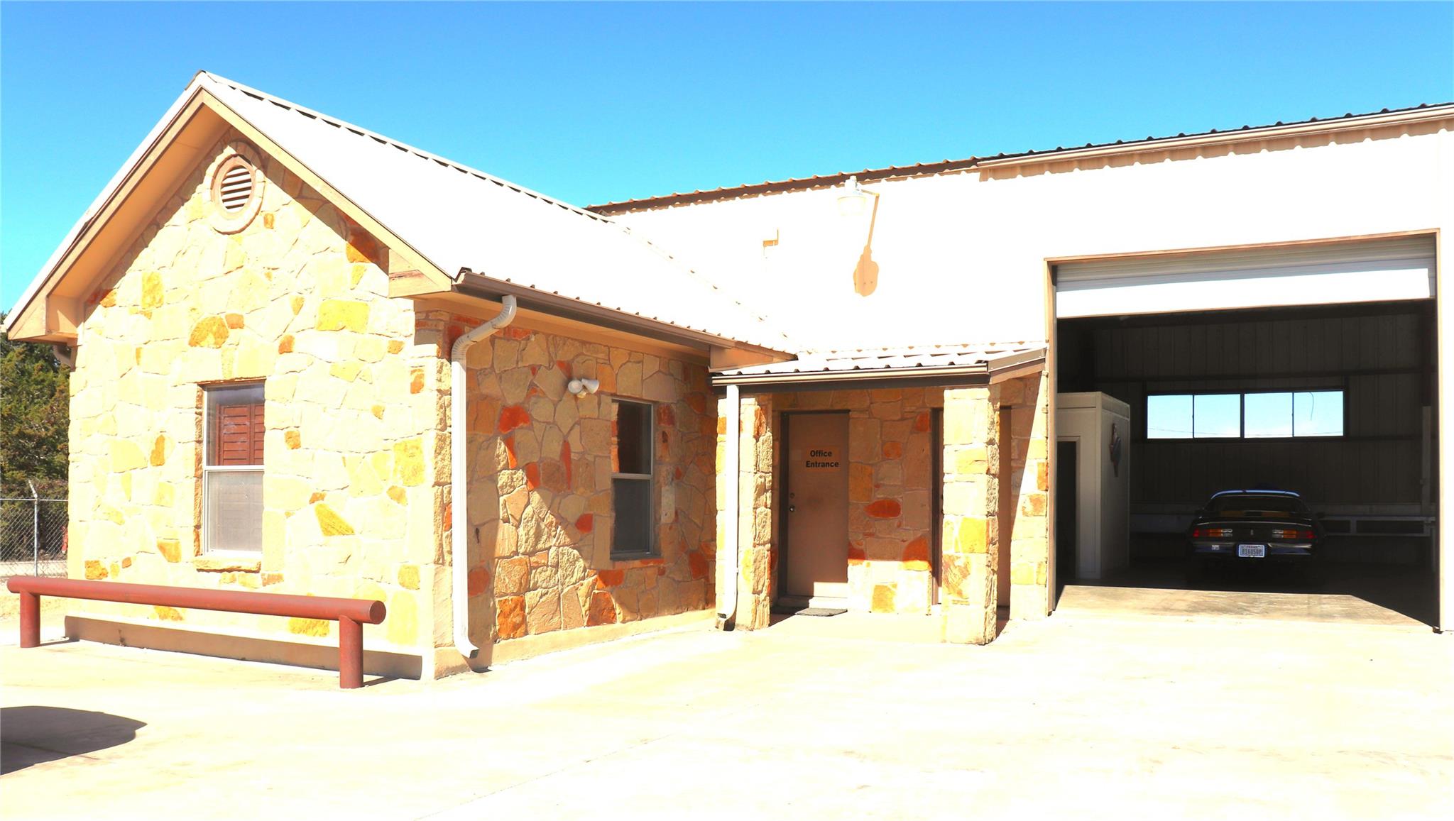 500 Southland Dr Property Photo 5