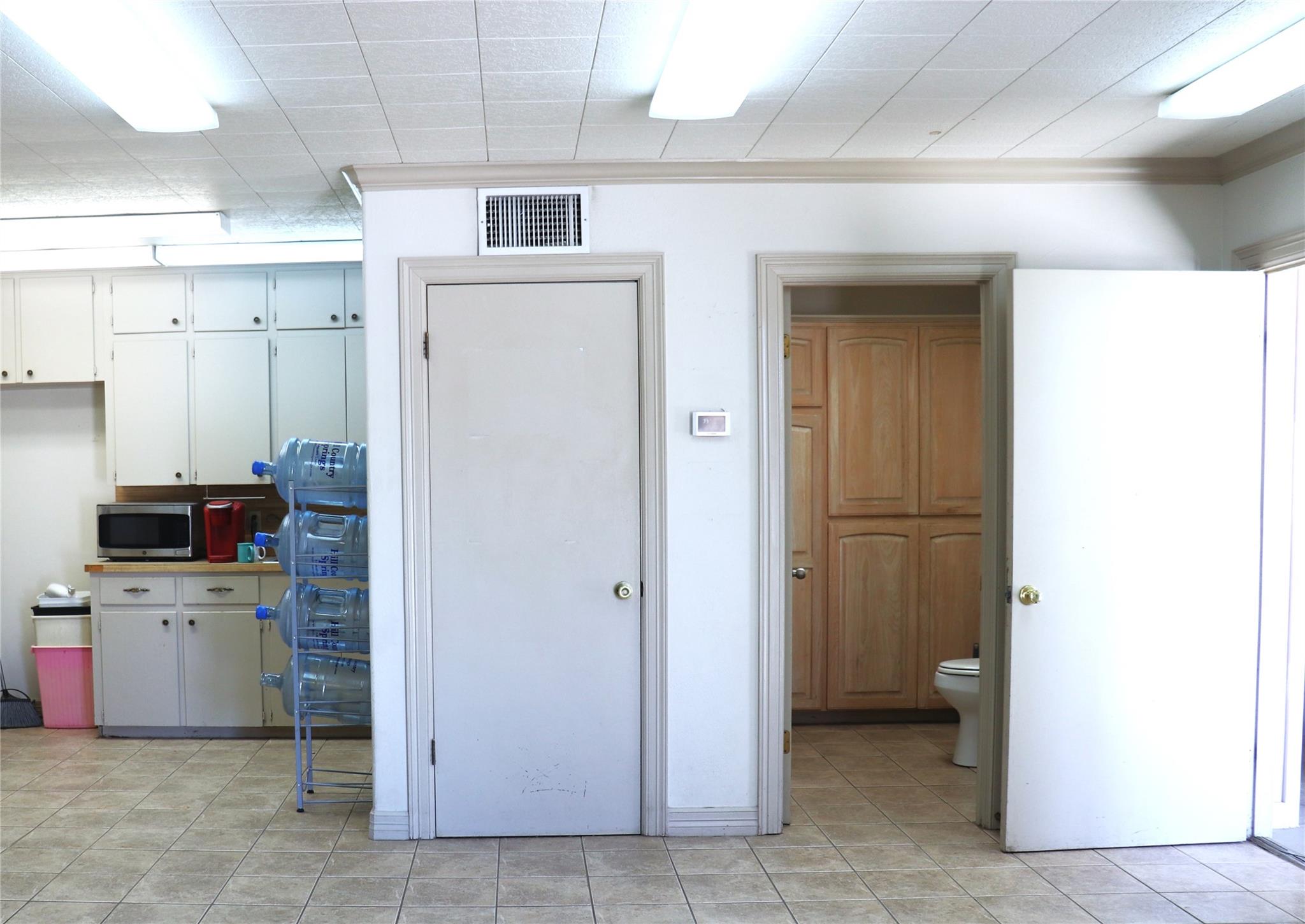 500 Southland Dr Property Photo 10
