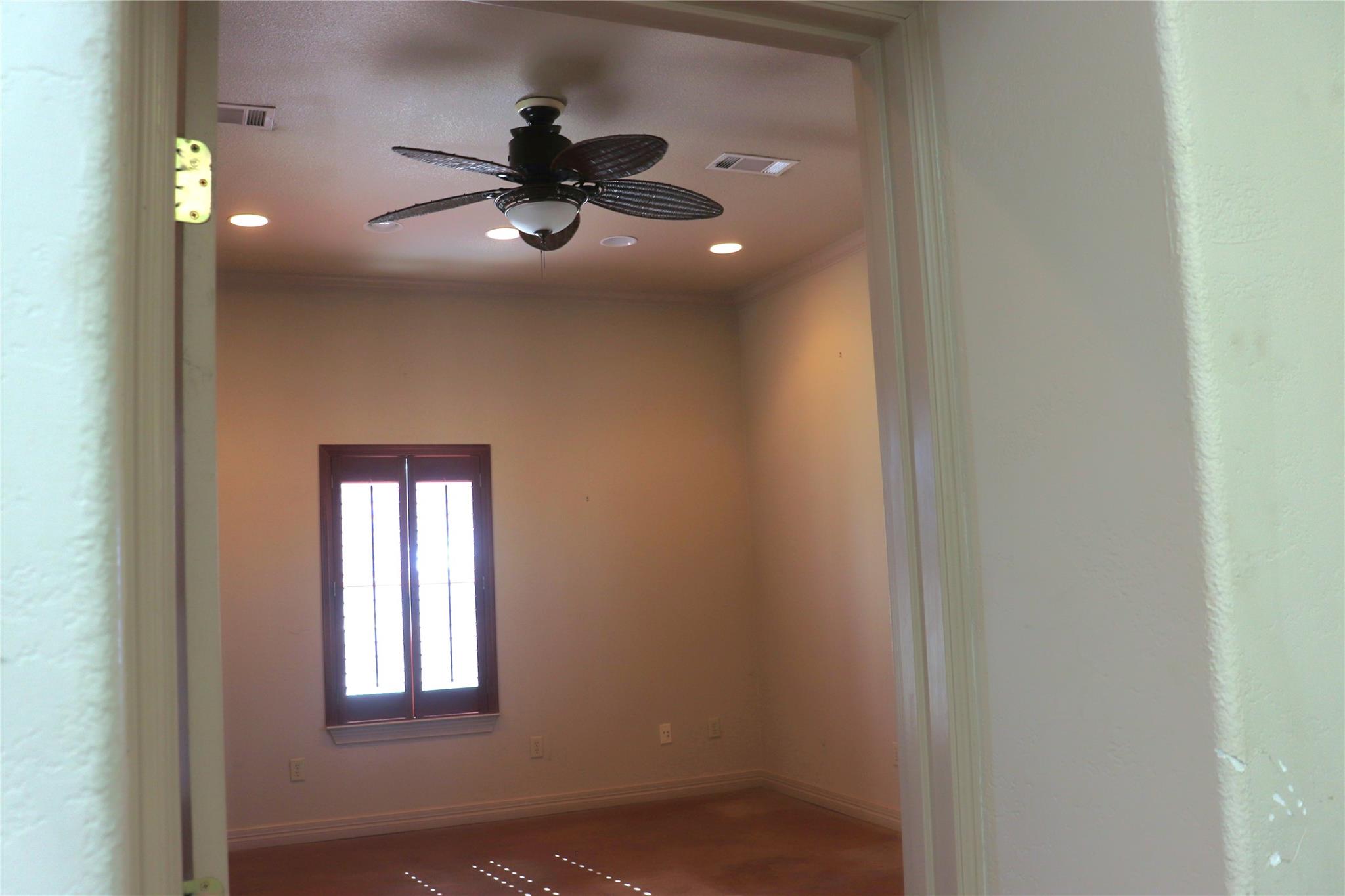 500 Southland Dr Property Photo 12