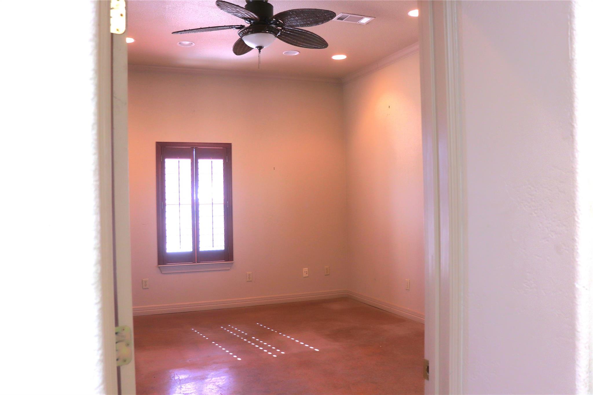 500 Southland Dr Property Photo 13