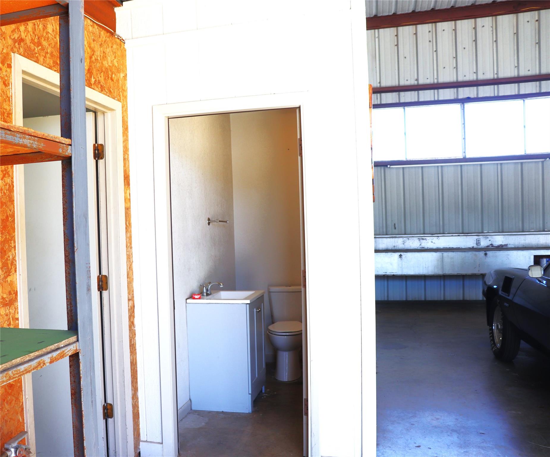 500 Southland Dr Property Photo 15