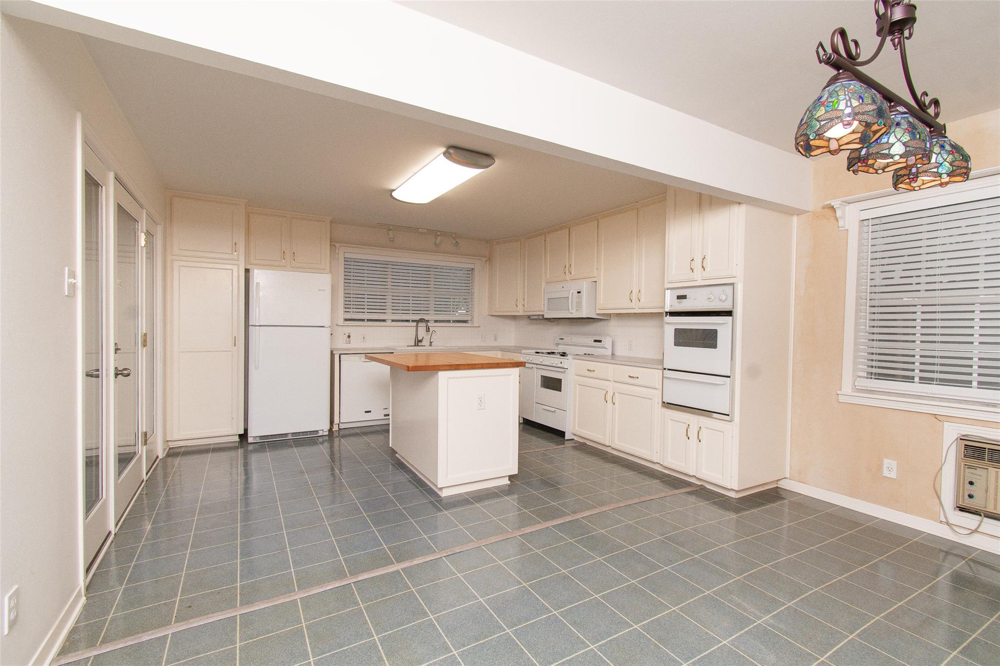 4510 Russell Dr Property Photo 5
