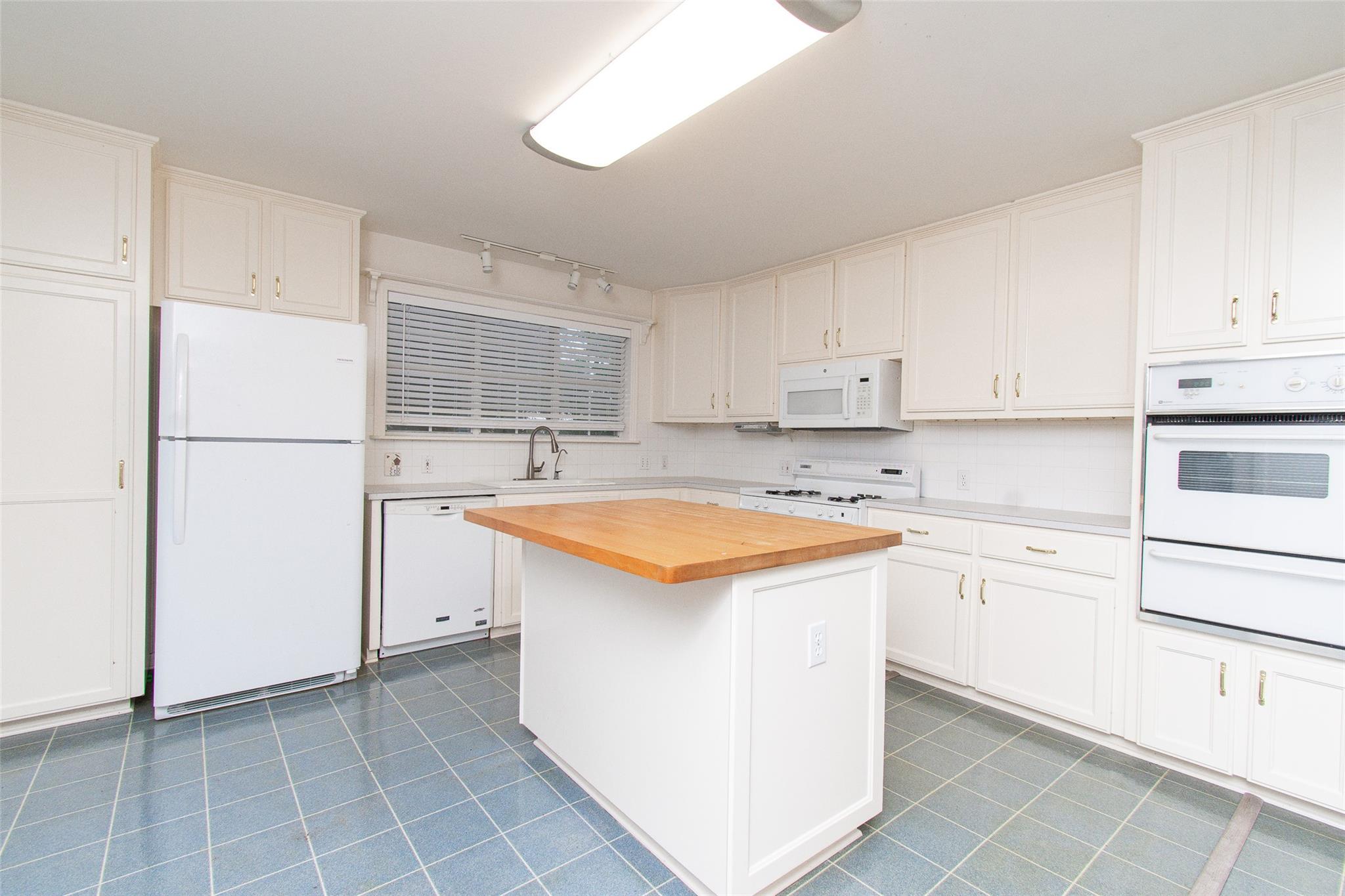4510 Russell Dr Property Photo 7