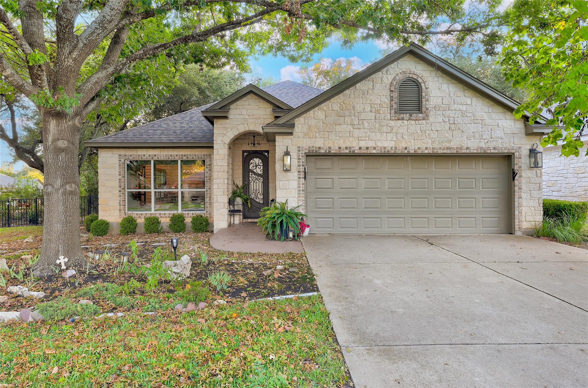 111 Brazos Dr Property Photo 2