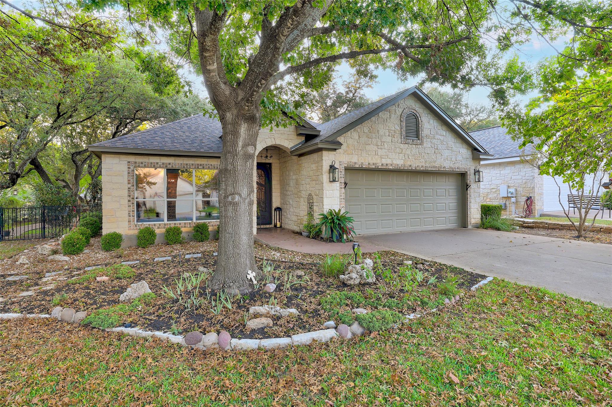 111 Brazos Dr Property Photo 3