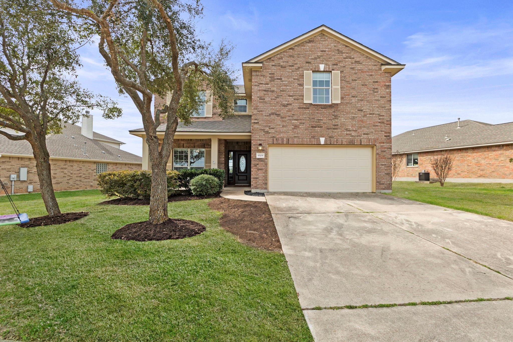 9509 Bromsgrove Dr Property Photo 1