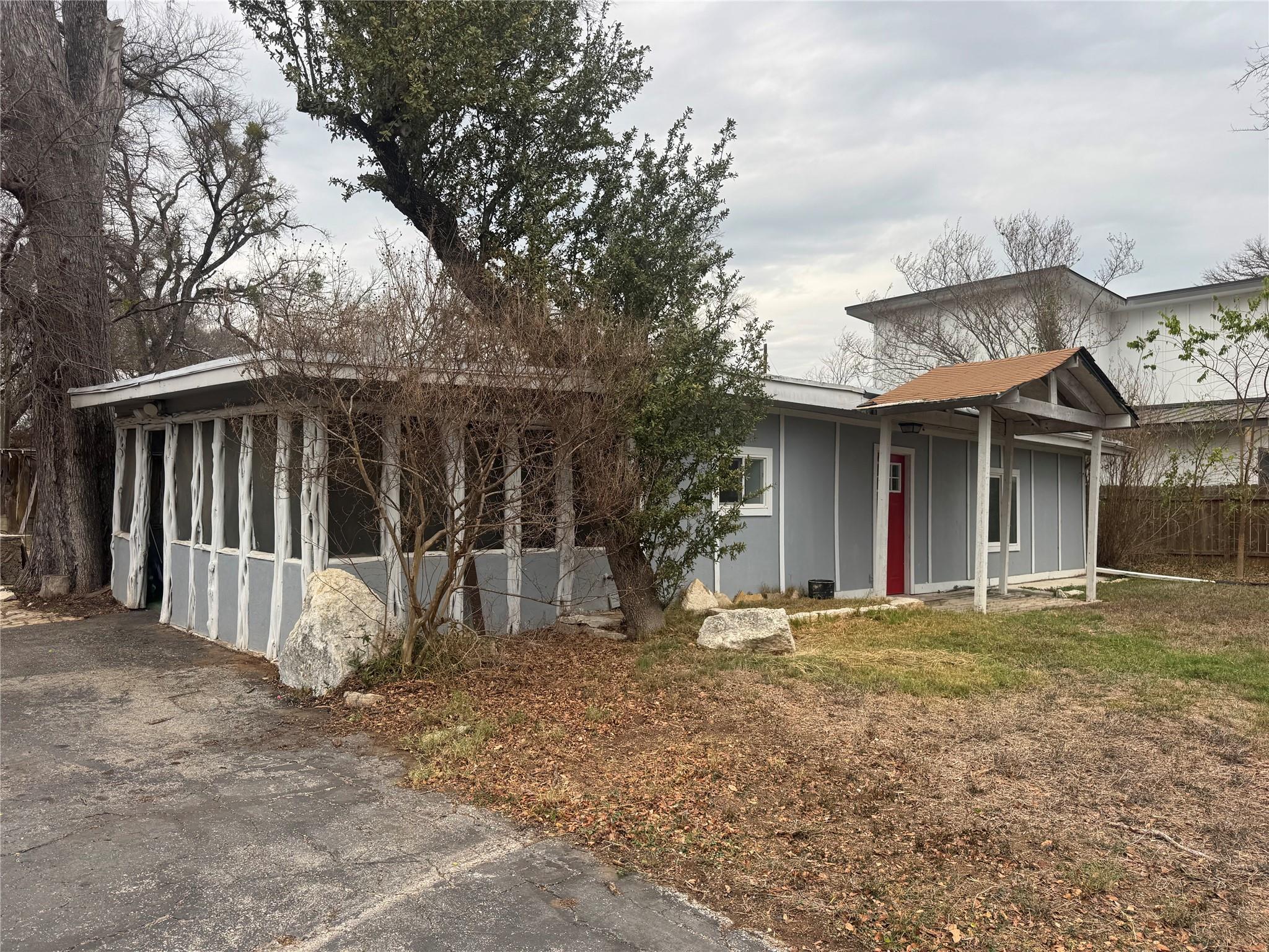 6304 Hudson Bend Rd Property Photo 2