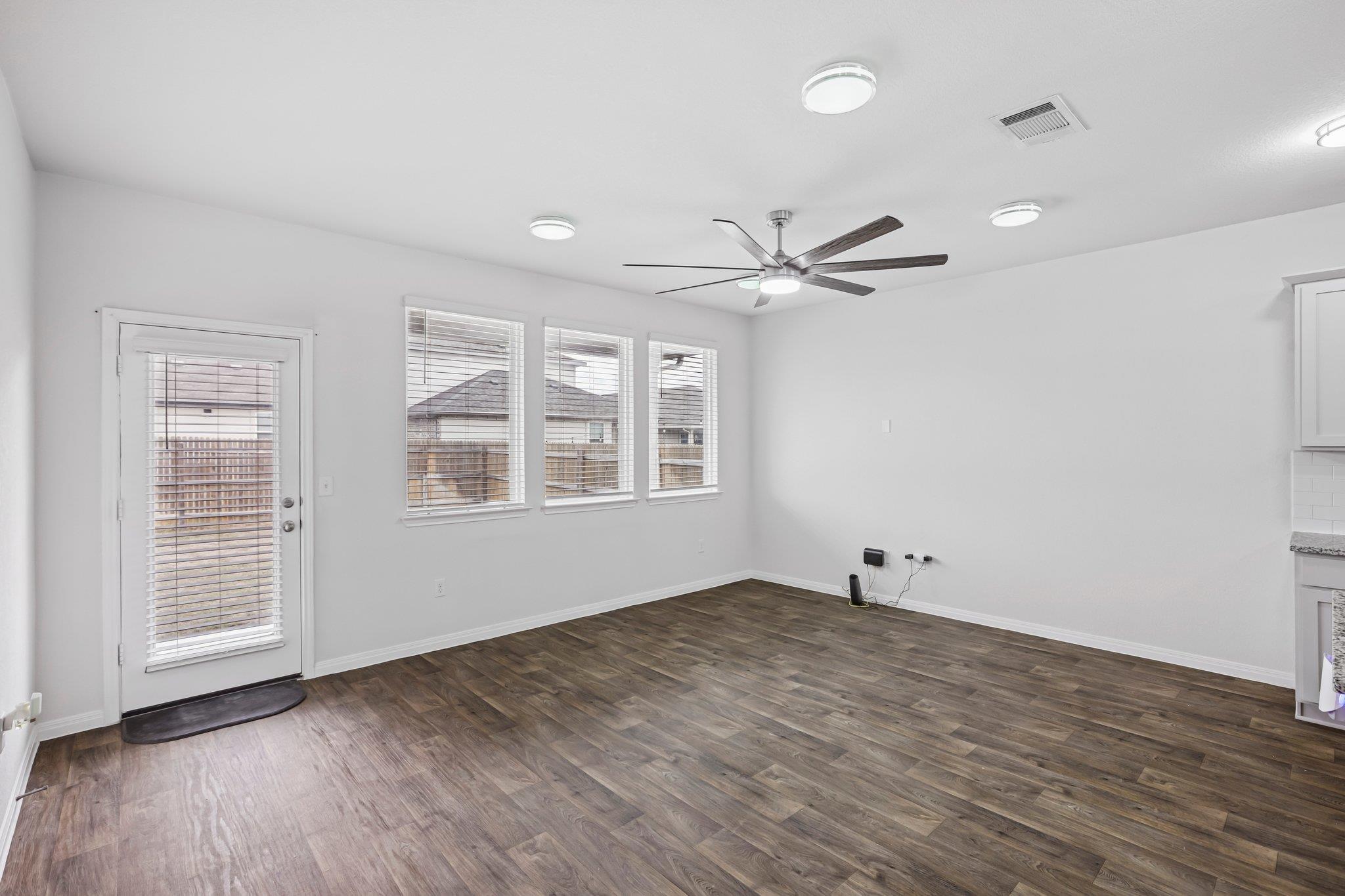 149 Mackinac Ln Property Photo 5