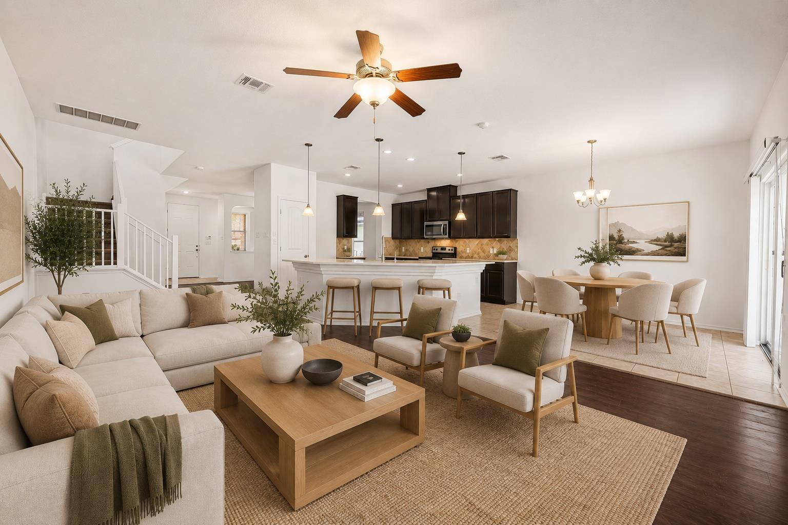 2215 Mccombs St Property Photo 4
