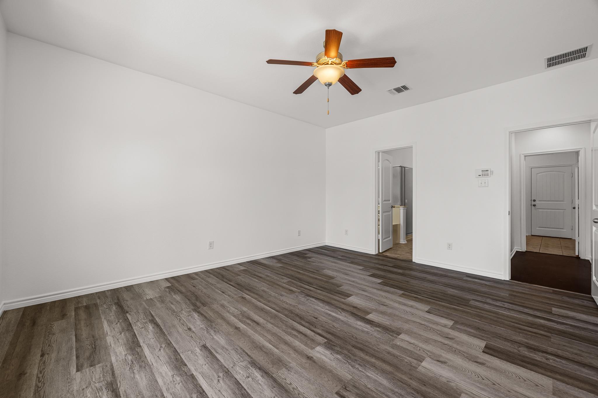 2215 Mccombs St Property Photo 12