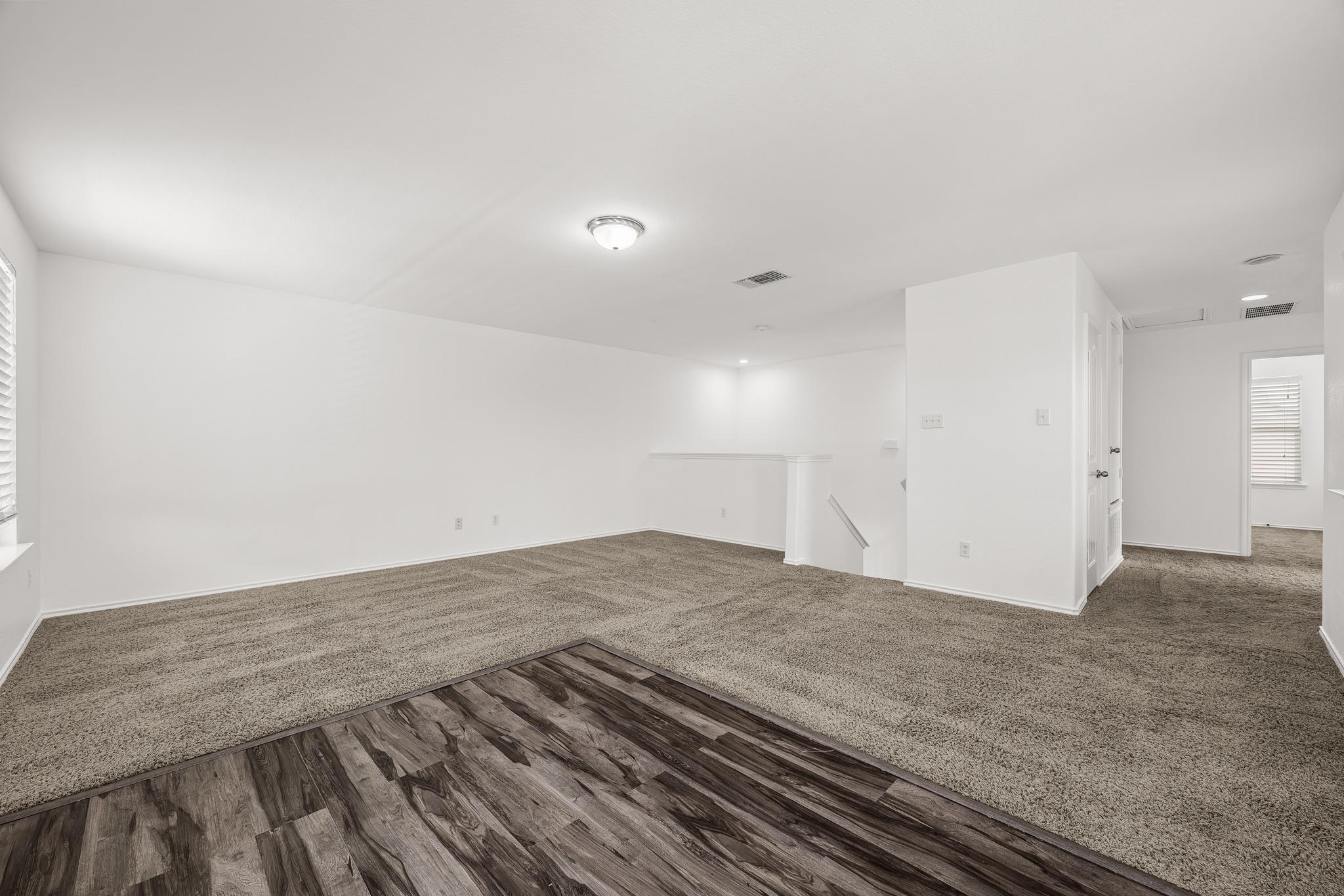 2215 Mccombs St Property Photo 18