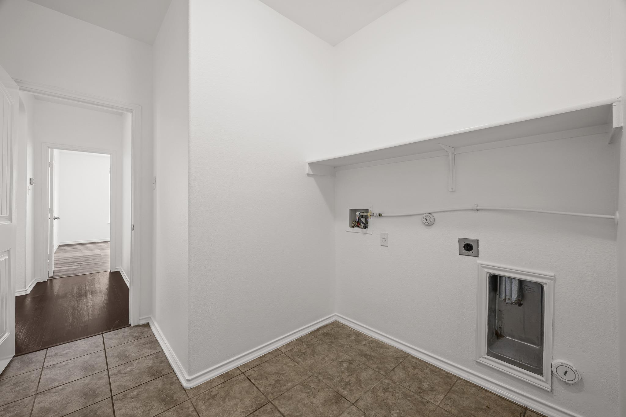 2215 Mccombs St Property Photo 26