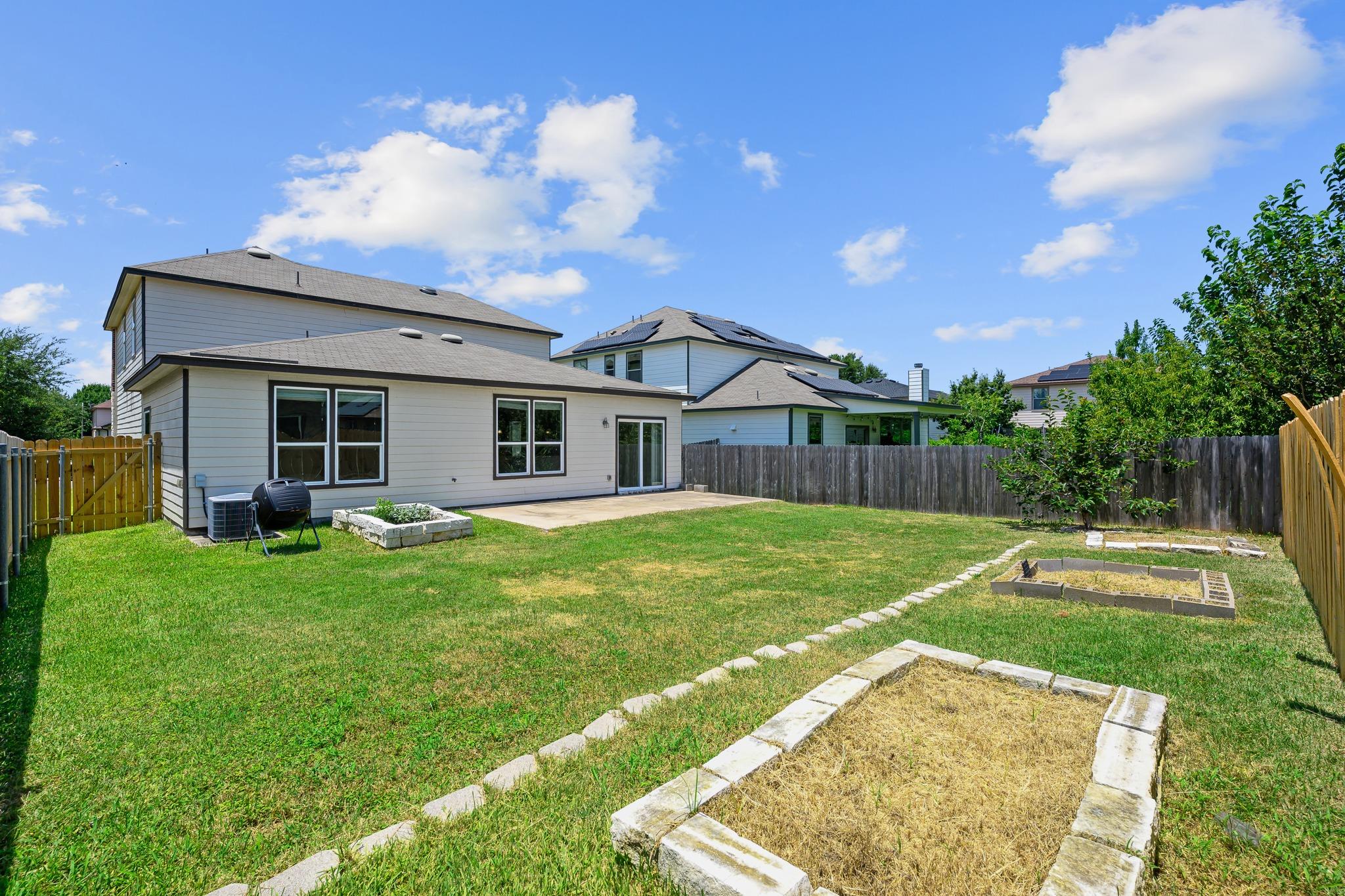 2215 Mccombs St Property Photo 27