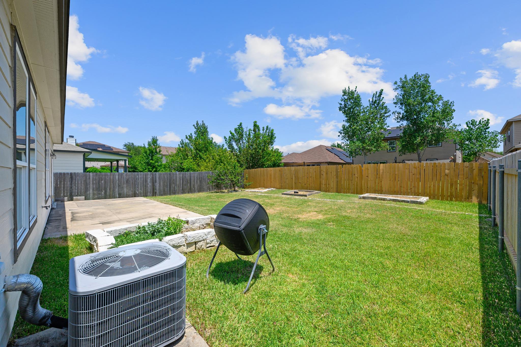 2215 Mccombs St Property Photo 30