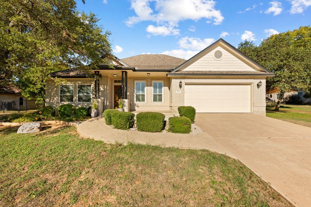 409 Shadywood Ln Property Photo 1