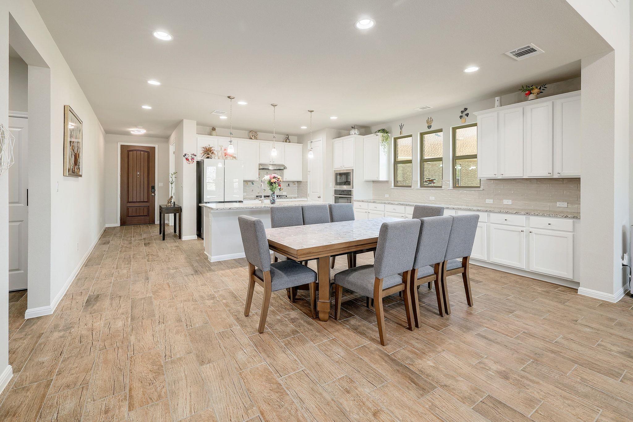 1136 Almeria Bnd Property Photo 1