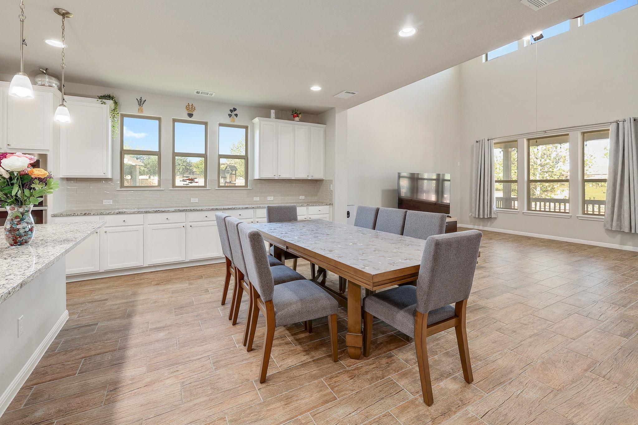 1136 Almeria Bnd Property Photo 3