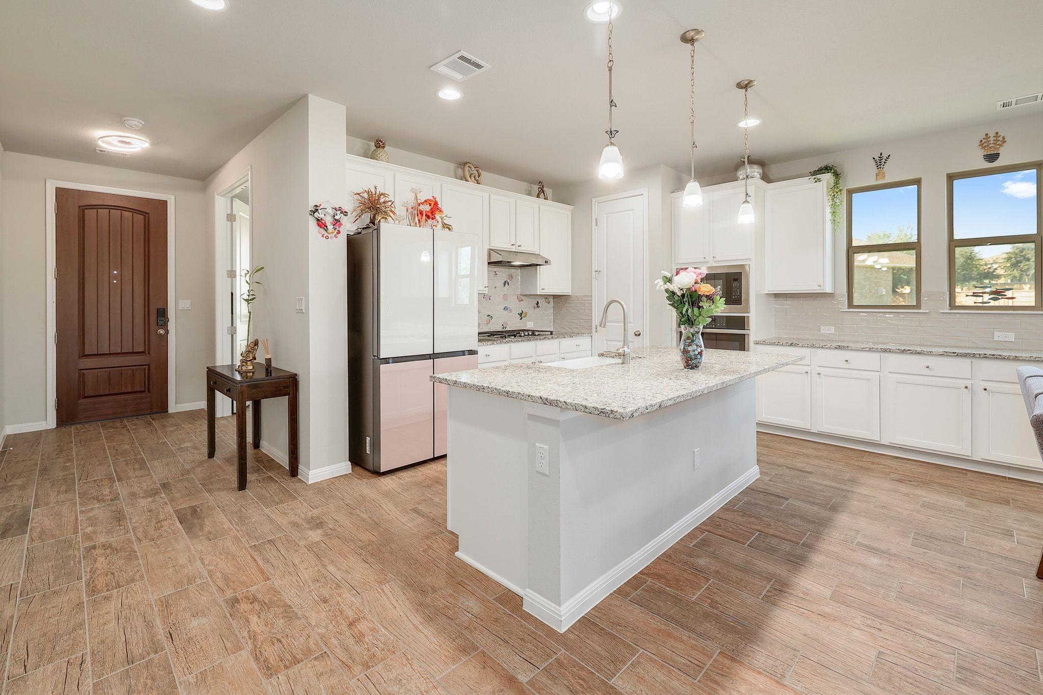 1136 Almeria Bnd Property Photo 4