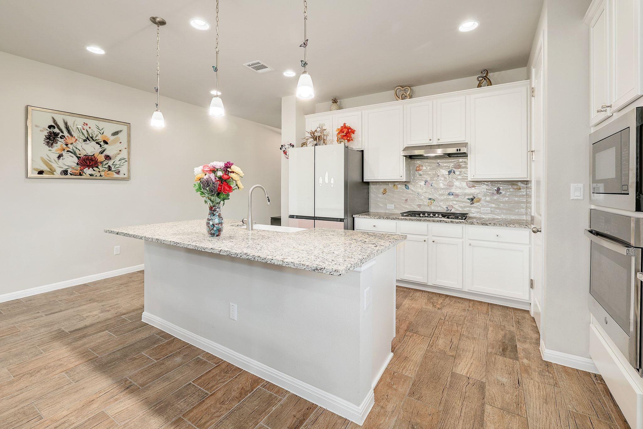 1136 Almeria Bnd Property Photo 6
