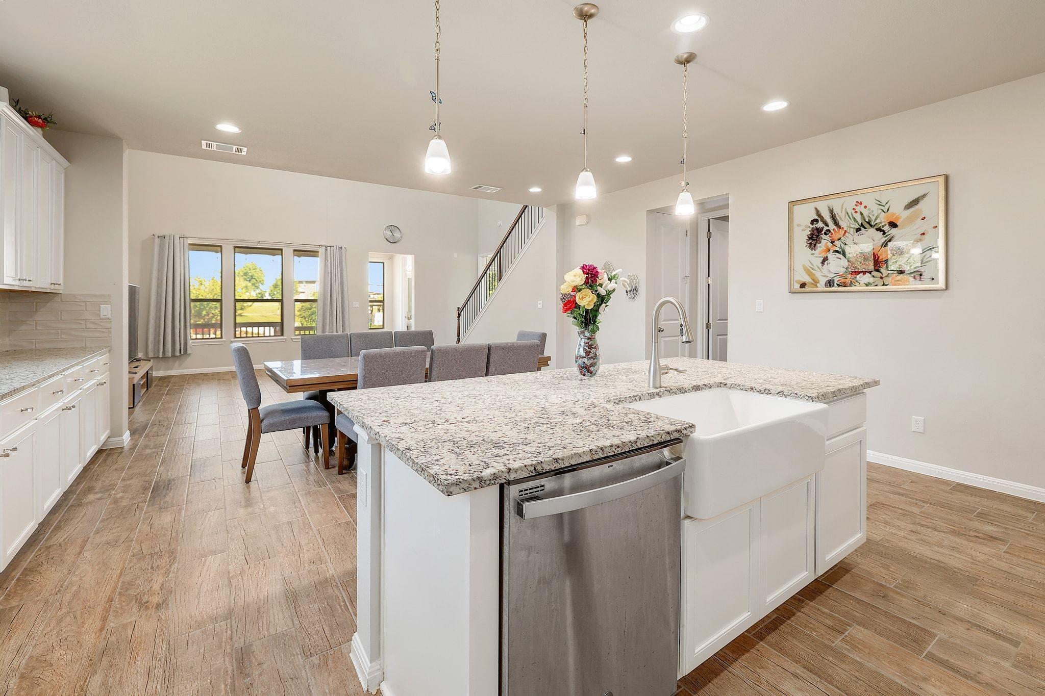 1136 Almeria Bnd Property Photo 7