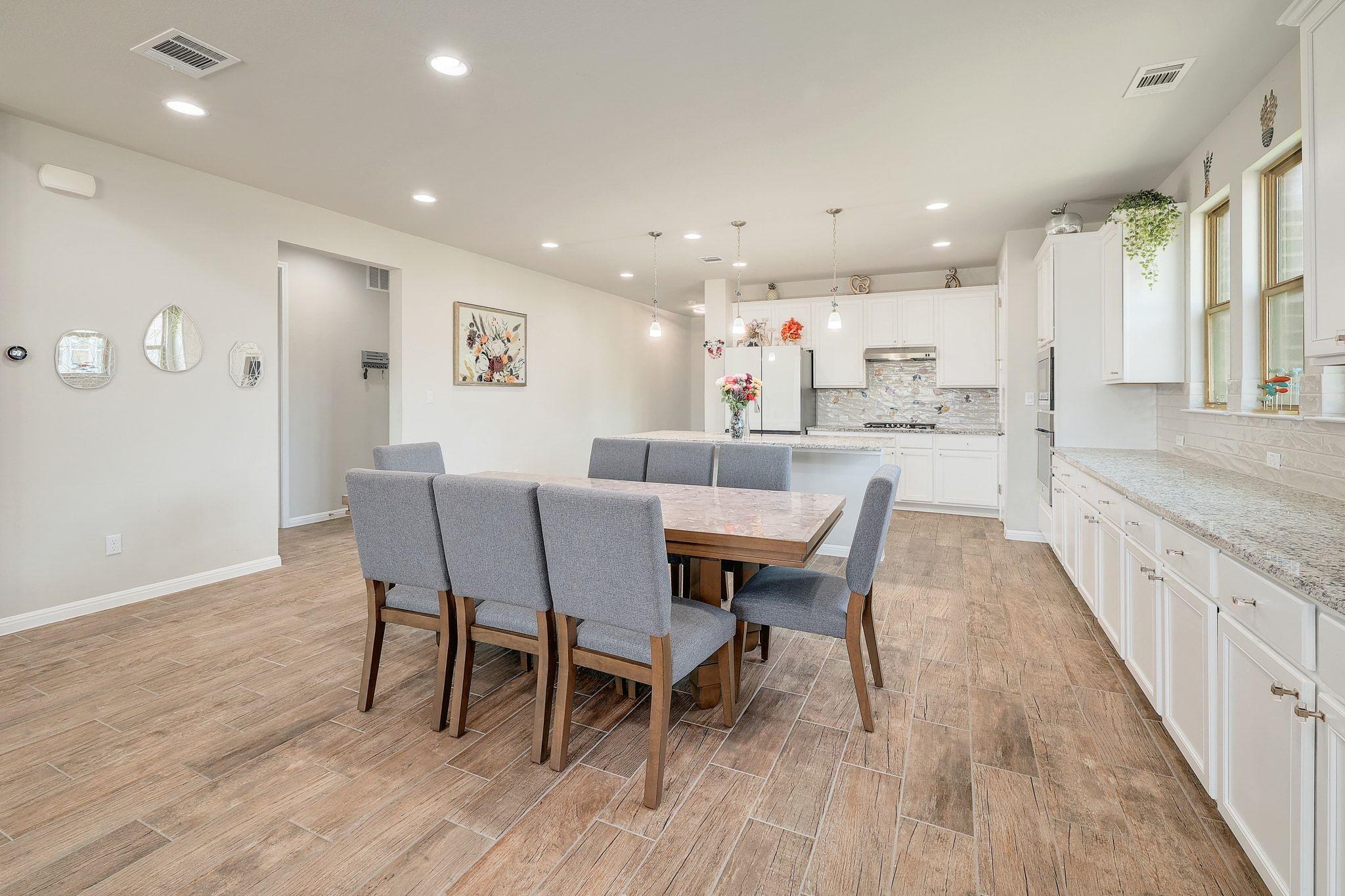 1136 Almeria Bnd Property Photo 8